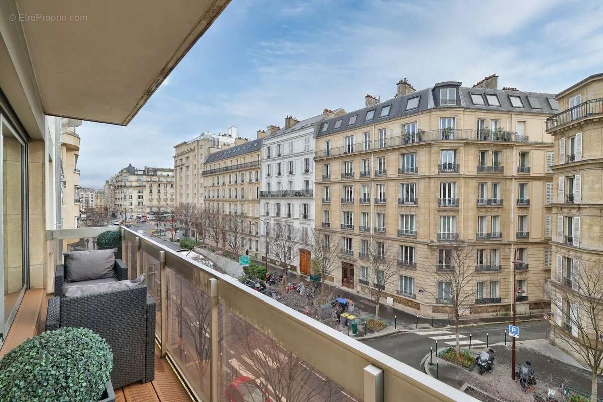 Appartement à NEUILLY-SUR-SEINE