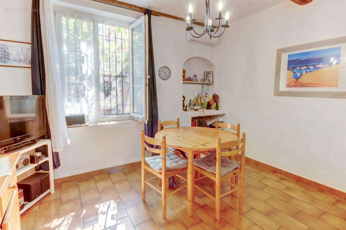 Maison à SAINT-LAURENT-DU-VAR