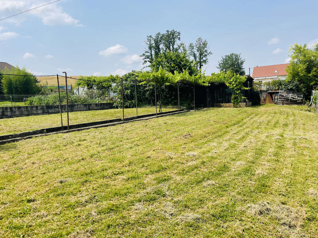 Maison à SAINT-PANTALEON-DE-LARCHE