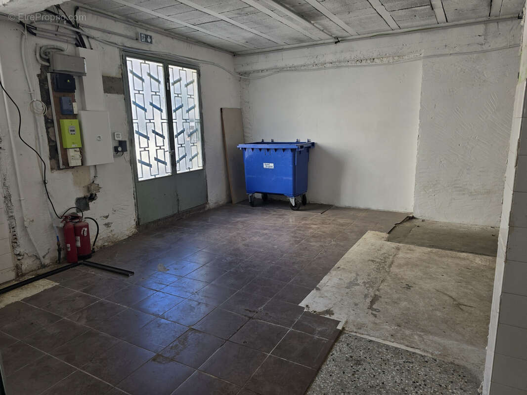 Commerce à MORIERES-LES-AVIGNON