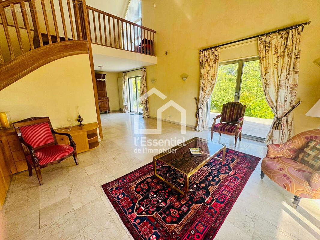 Maison à VERNEUIL-SUR-SEINE