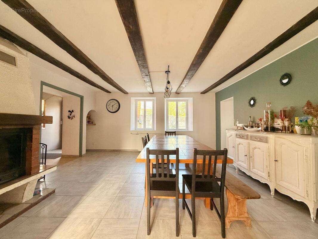 Aux portes d’Auxonne : Charme de l'ancien et beaux volumes. 6 chambres - 3 garages - photo 25