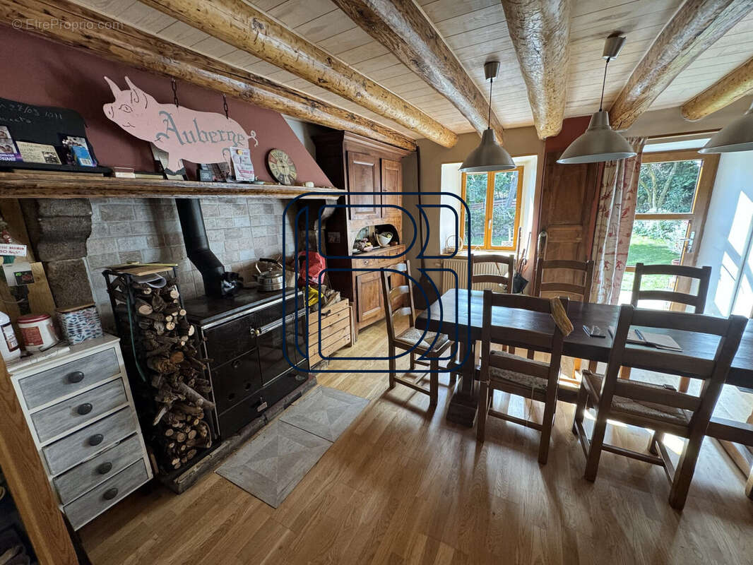 Maison à MEDEYROLLES