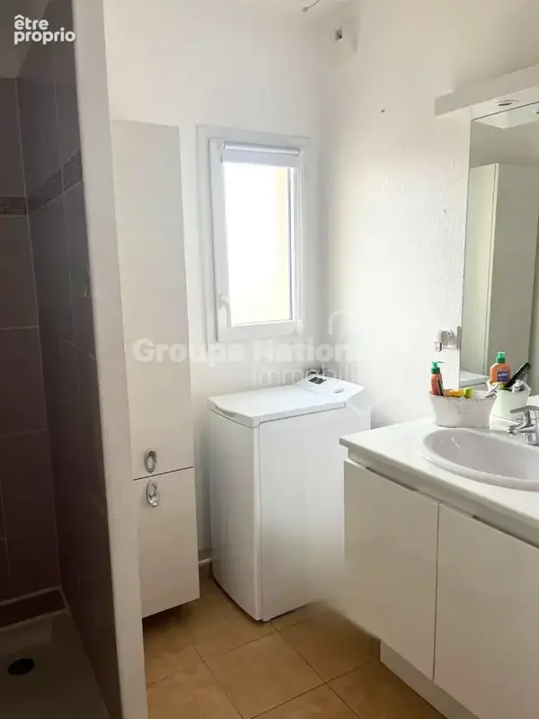 T2 de 44m² climatisé et traversant + 2 places de parkings privatives dans une copropriété prisée - photo 13