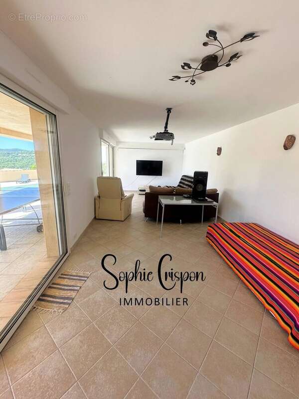 Maison à LES ADRETS-DE-L&#039;ESTEREL