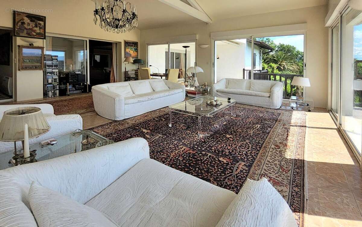 Appartement T4 À Vendre Arbonne avec Cave, Garage et piscine - photo 3
