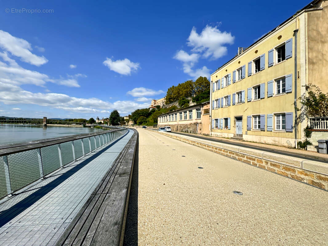 Trévoux - À vendre   Appartement T3 de 49 m2 avec balcon terrasse perché sur la Saône - photo 13