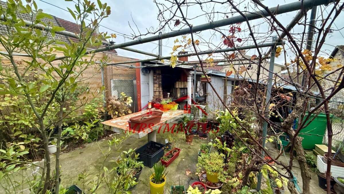 Terrain à FONTENAY-EN-PARISIS