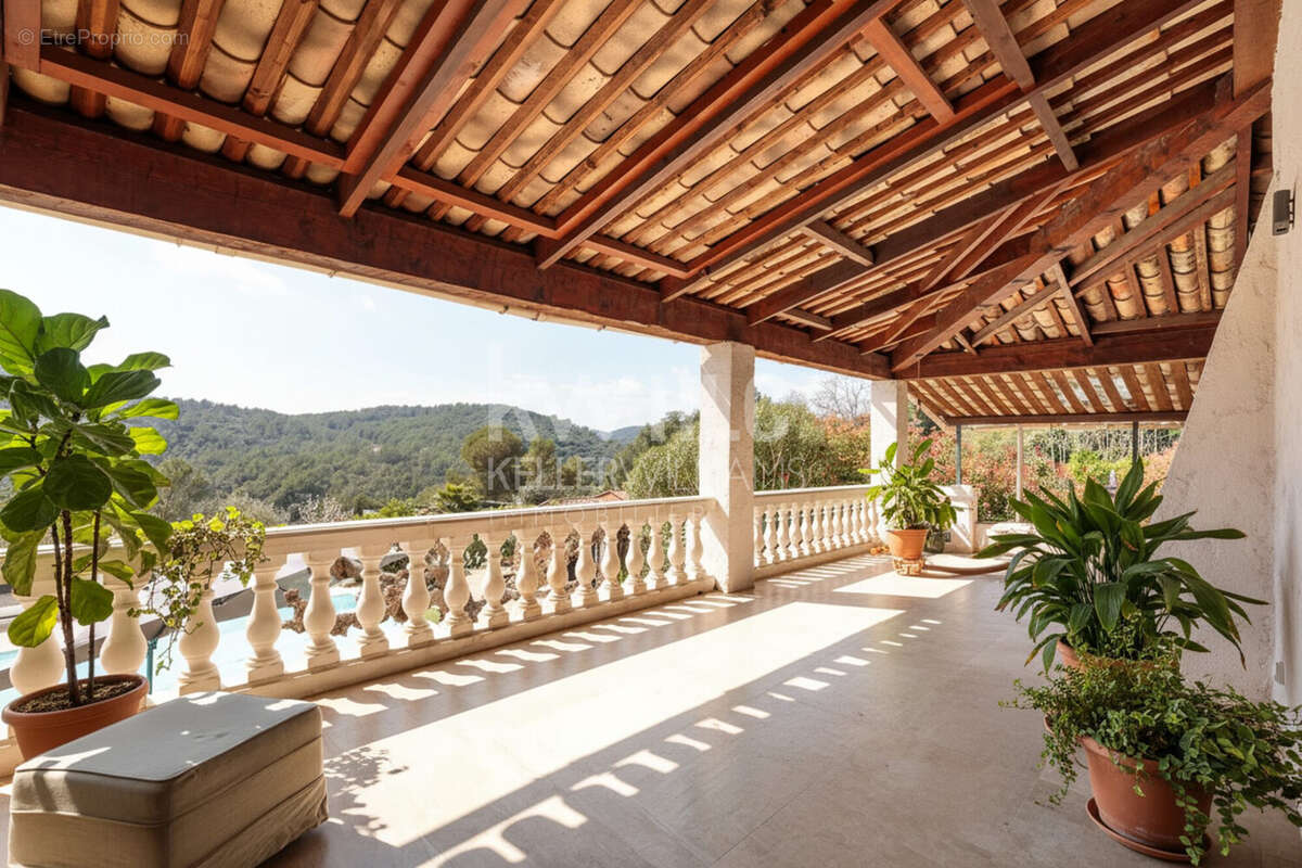 Maison 304 m² à Biot  - photo 4