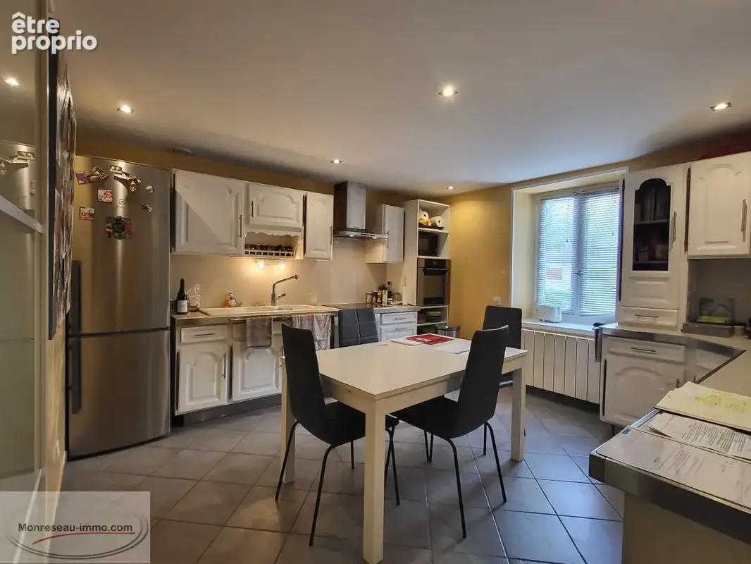 Propriete familiale avec caveau de 60m² ! - photo 3