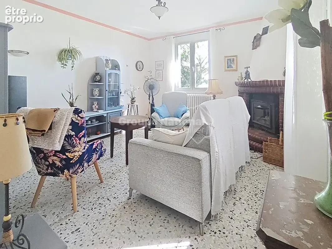 Maison de village  avec terrasses , solarium et jardinet  à ROCHEGUDE (26790) - photo 4