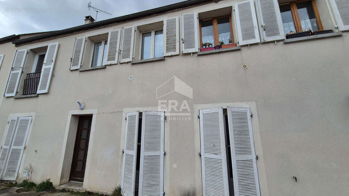 Appartement à COUBERT