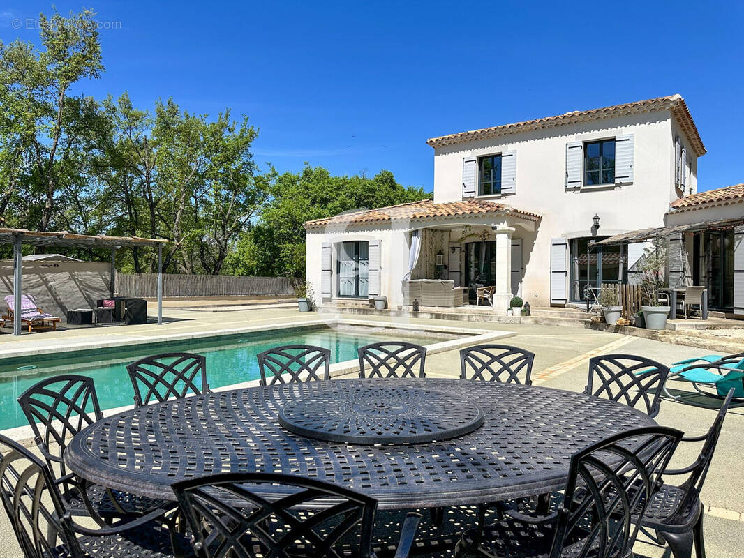 Maison à L'ISLE-SUR-LA-SORGUE