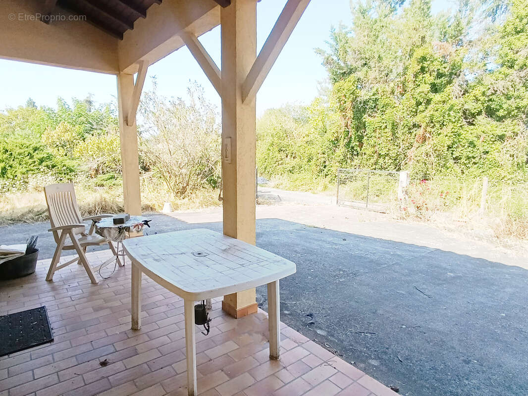 Maison à SAINTE-COLOMBE-EN-BRUILHOIS