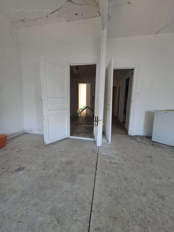 Maison 202 m² à Saint-Quentin  - photo 7