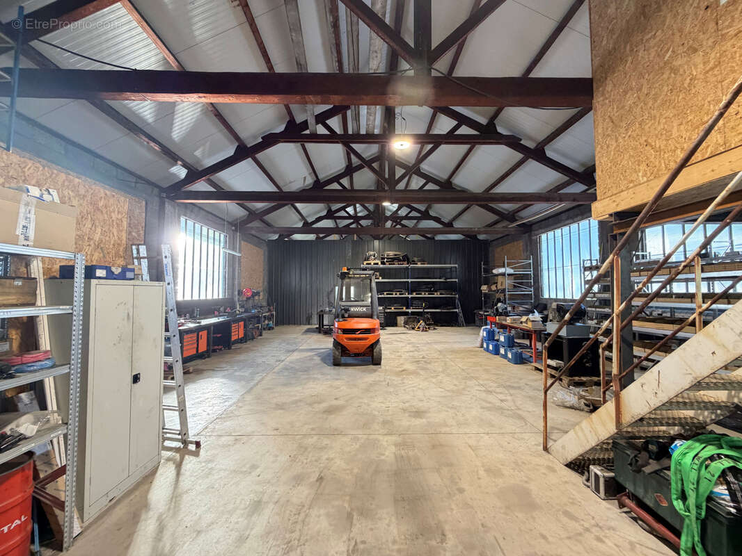 Commerce à SAINT-ETIENNE-DE-CUINES