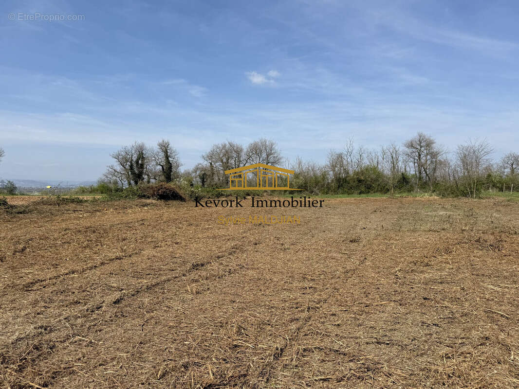 Terrain à CHATEAUNEUF-SUR-ISERE