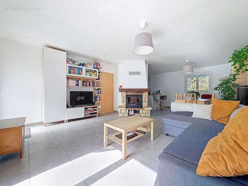 Maison à LUZINAY