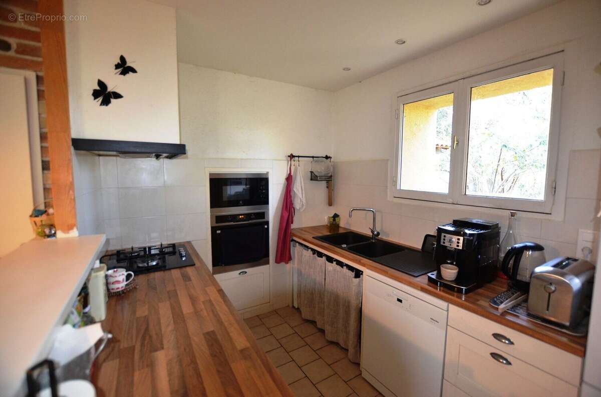 Cuisine  Kitchen 01 - Maison à ORDAN-LARROQUE