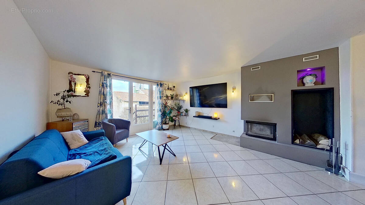 Maison à MONCEL-SUR-SEILLE