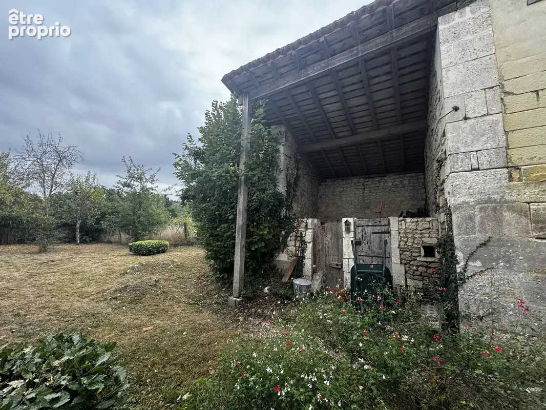 Maison de caractère avec beau potentiel - Champagne-et-Fontaine - photo 13