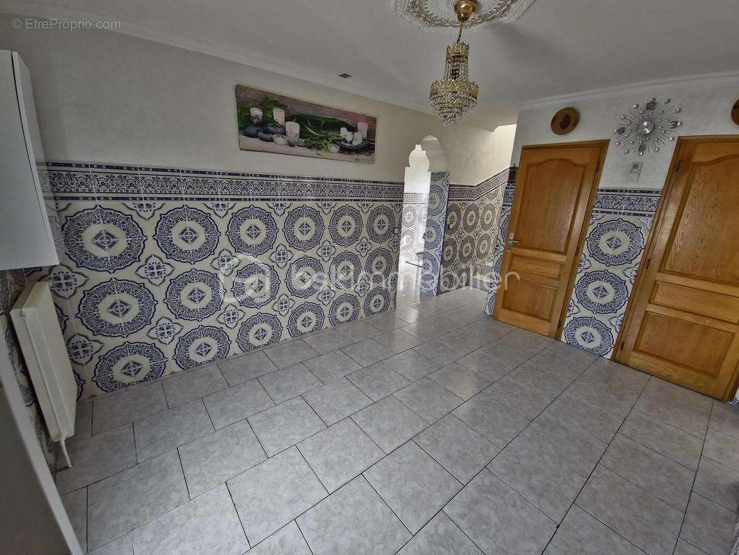 Grande maison familiale à Chelles les Coudreaux proche écoles_ sans travaux - photo 3