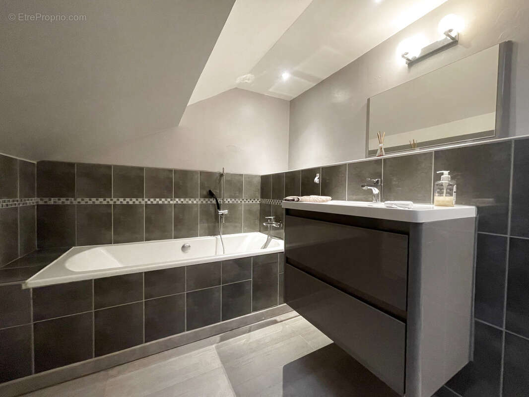 Maison à CROISILLES