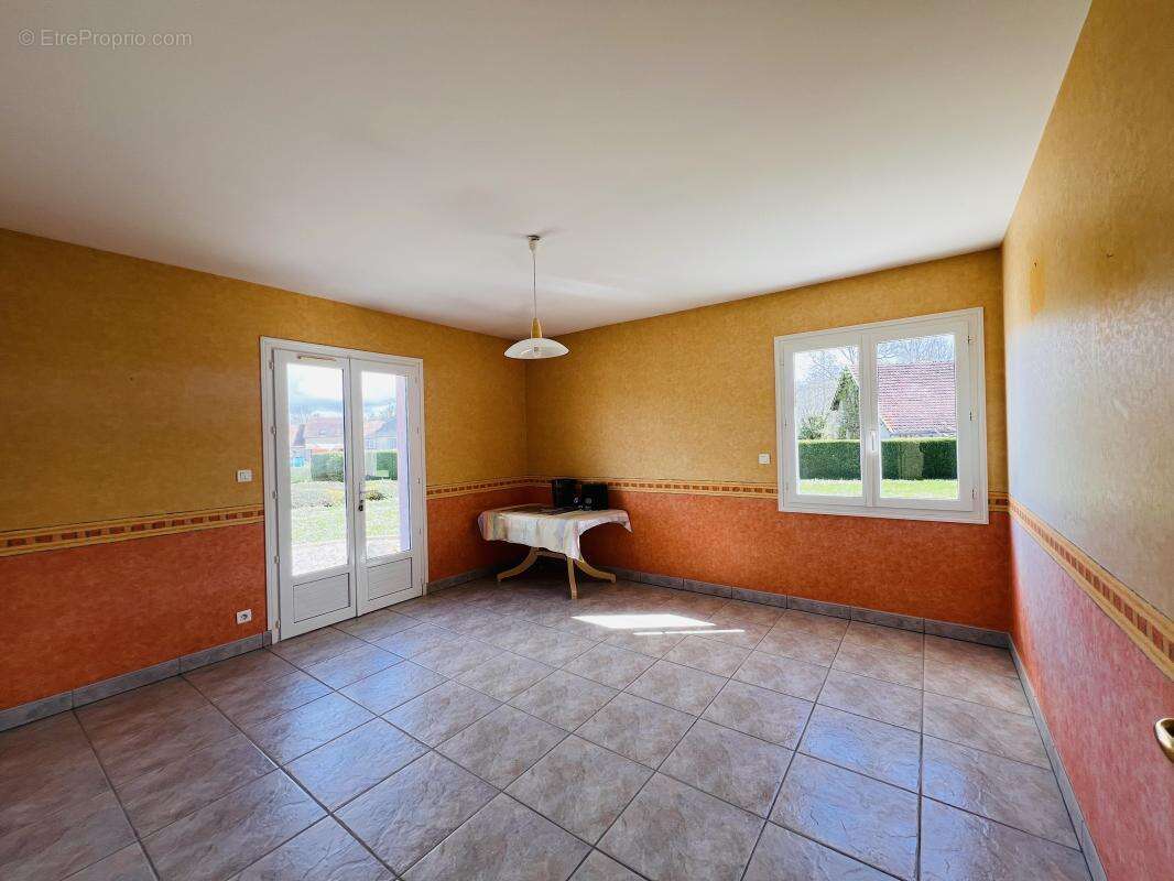 Maison à TERRASSON-LAVILLEDIEU