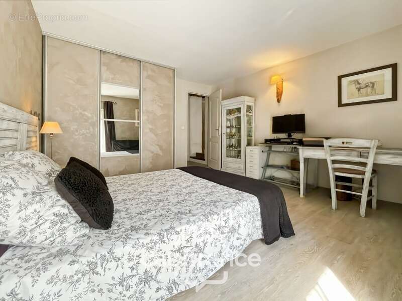 belle poportunité sur Alleins : maison de village de 102 m2 entièrement rénovée et climatisée, 2 niveaux avec 2 grandes chambres - photo 20