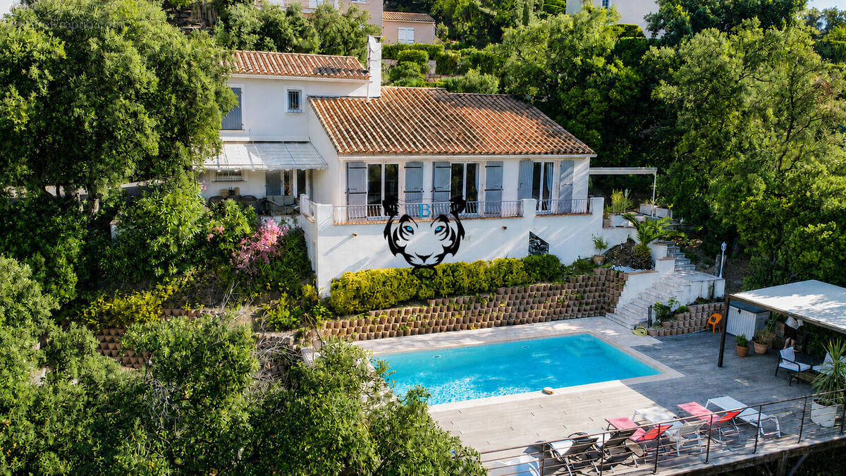 Maison à LES ISSAMBRES