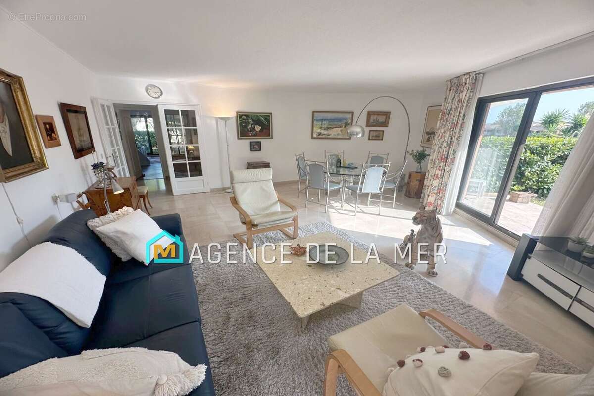 Appartement à MANDELIEU-LA-NAPOULE