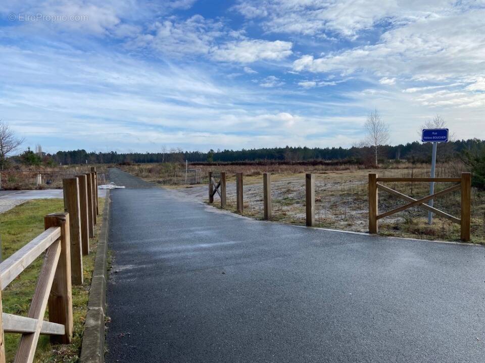Terrain à CASTRES-GIRONDE