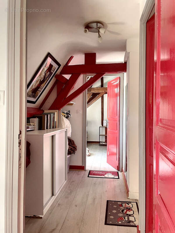 Maison à SAINT-CHAMASSY