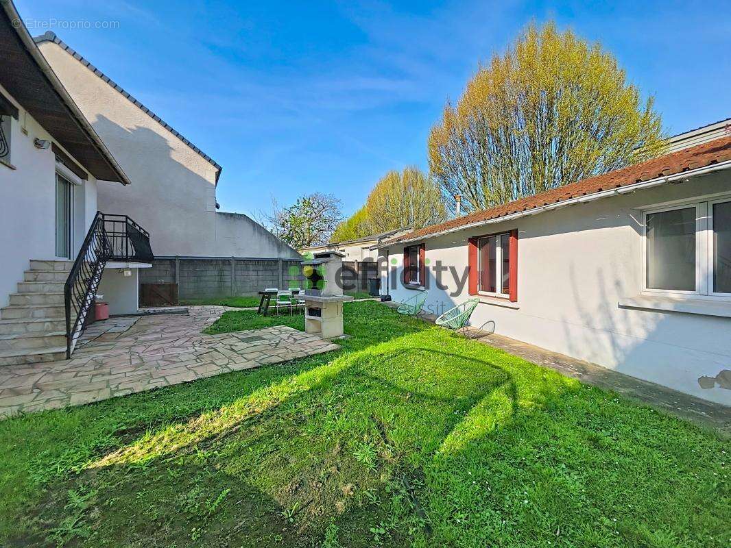 Maison à CHENNEVIERES-SUR-MARNE