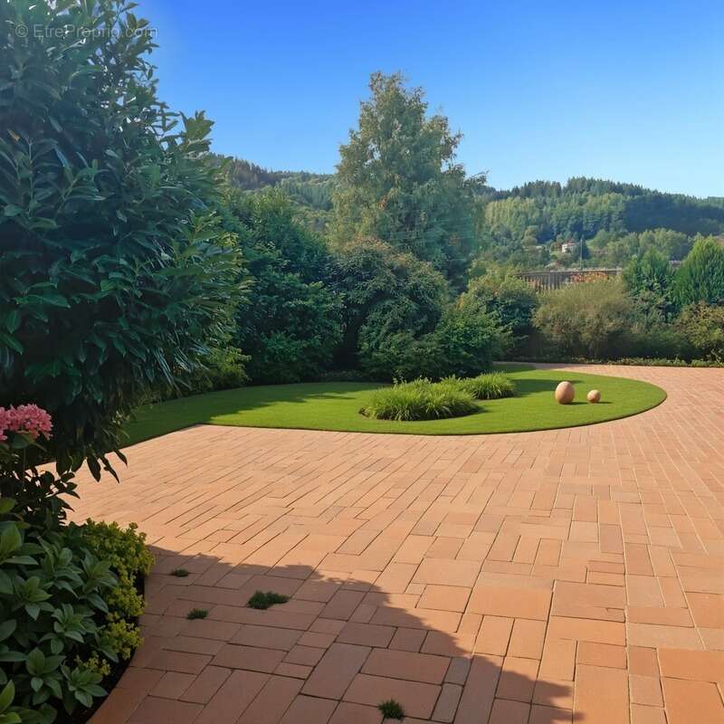 Maison à LA MONNERIE-LE-MONTEL