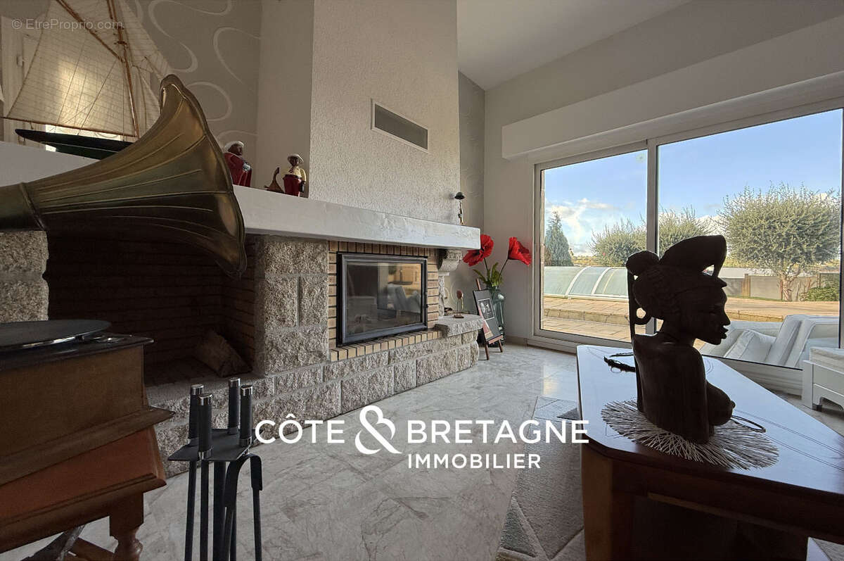 Maison familiale à vendre à Yffiniac   188 m2 avec piscine et sous-sol complet I REF 2025-135 - photo 7