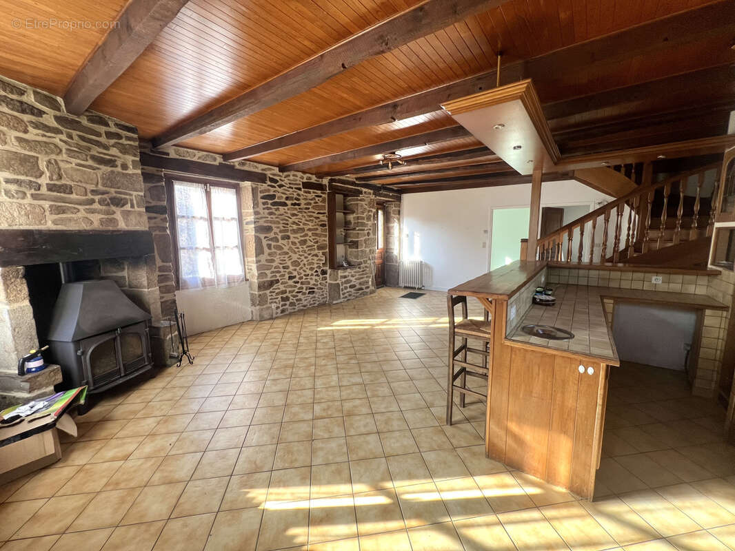 Maison à LAFAGE-SUR-SOMBRE