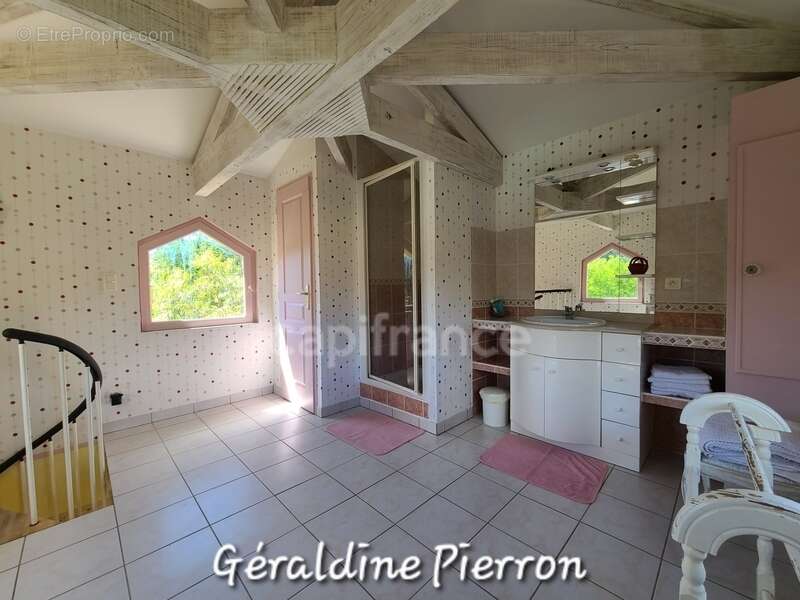 Maison à SAINT-BONNET-SUR-GIRONDE