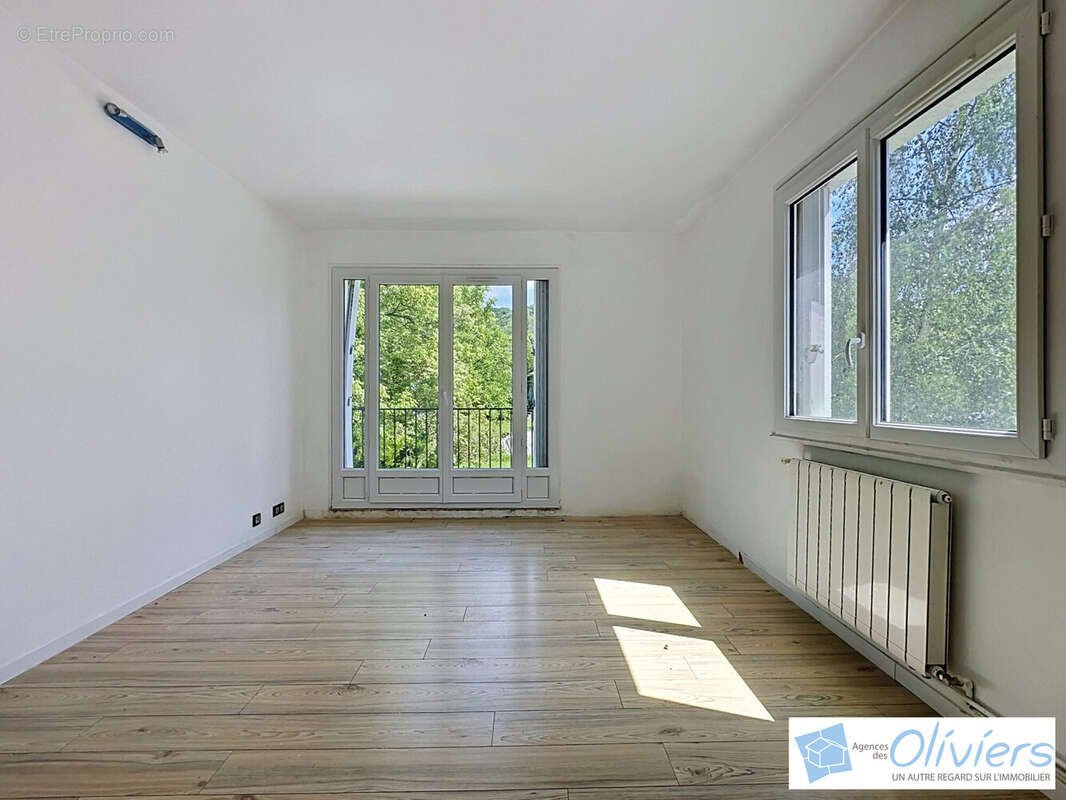 Appartement à SAINT-REMY-LES-CHEVREUSE
