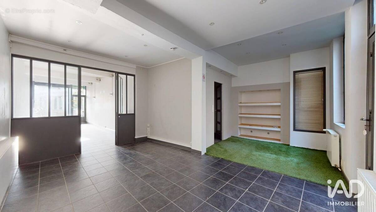 Photo 1 - Commerce à AUXERRE