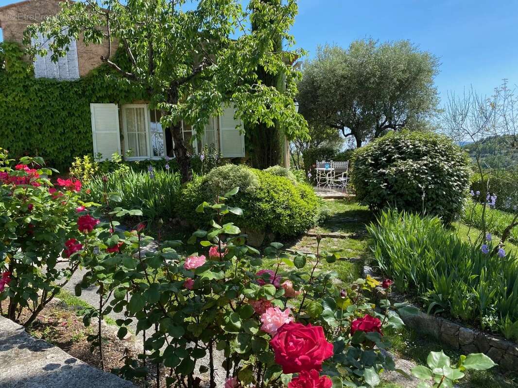 Maison à CHATEAUNEUF-GRASSE