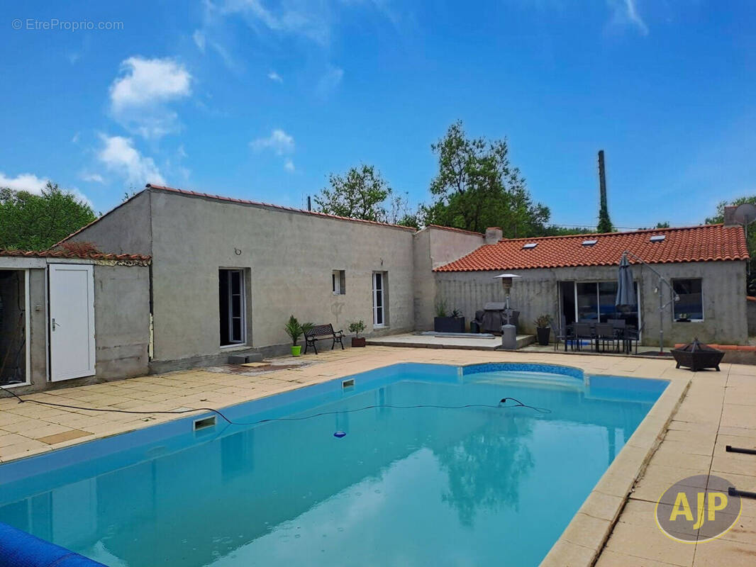 Maison à SAINT-CHRISTOPHE-DU-LIGNERON