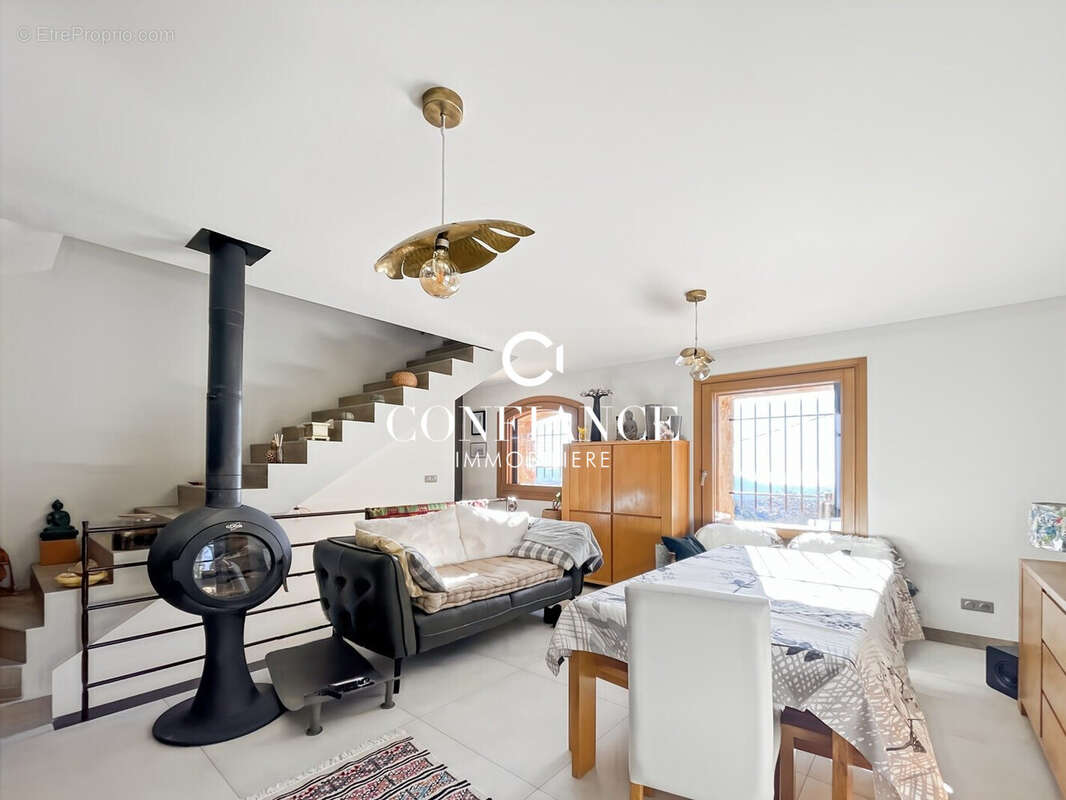 Maison 120 m² à Revest-Les-Roches  - photo 6