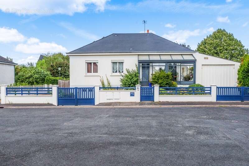Maison à vendre 8 pièces SAINT CYR SUR LOIRE (37) - photo 2