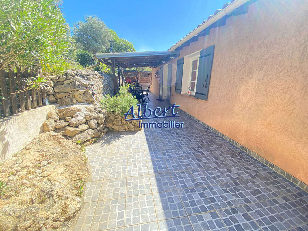 Villa spacieuse à vendre à Ollioules - Calme et confort garantis ! - photo 5