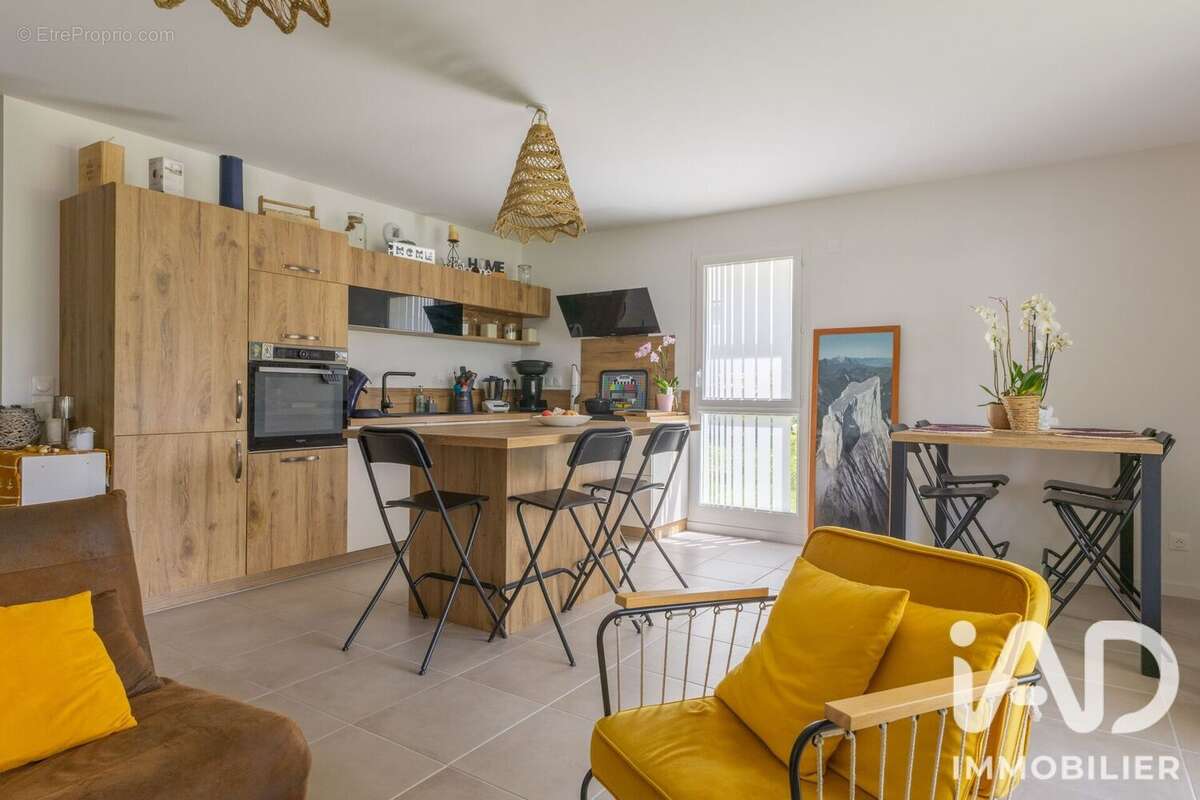 Appartement 85 m² à Challes-Les-Eaux  - photo 4