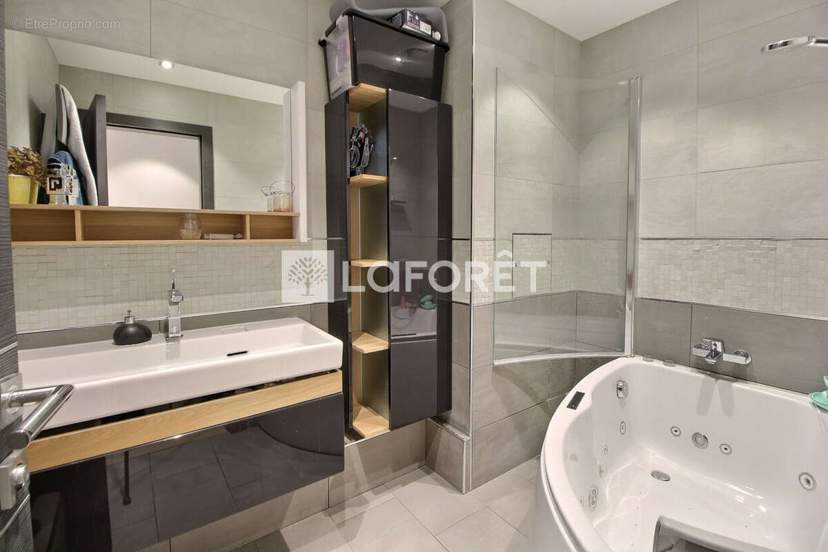 Appartement à SURESNES
