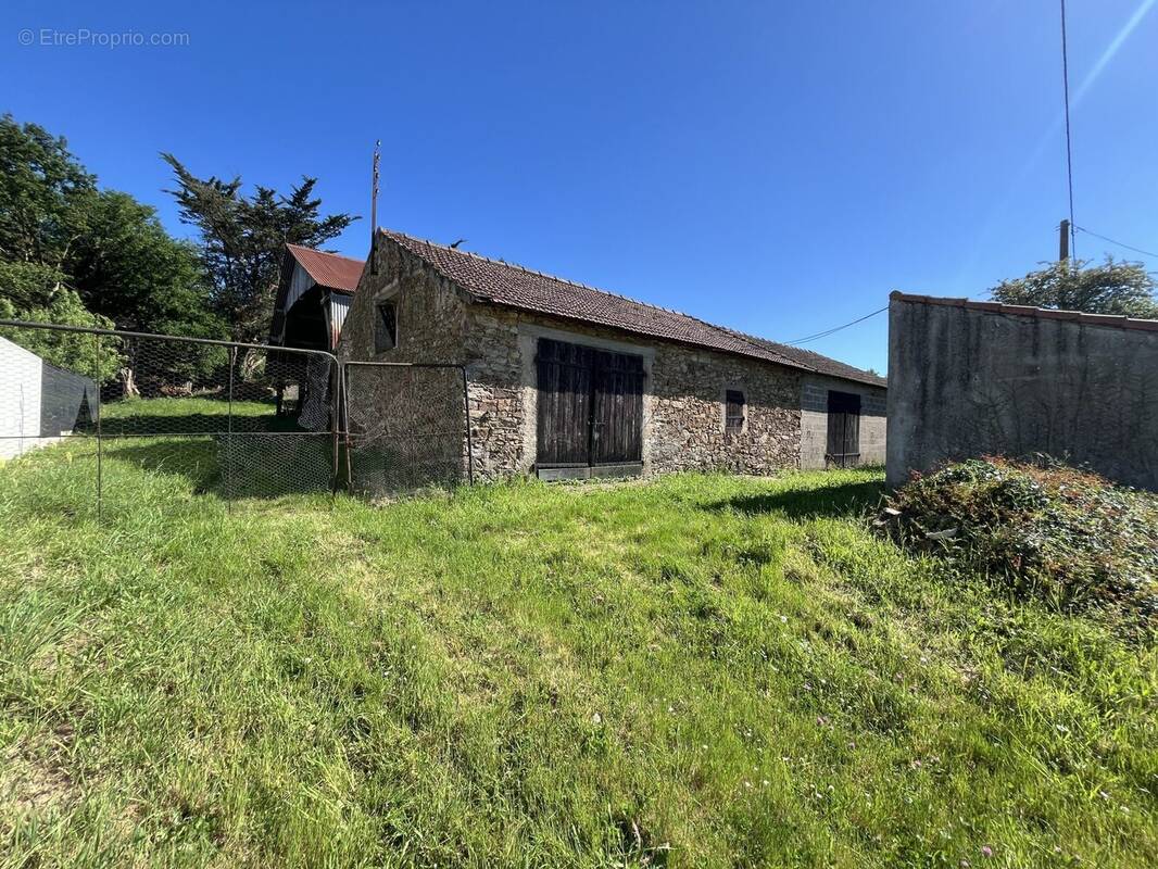 Terrain à SAINT-LUMINE-DE-COUTAIS