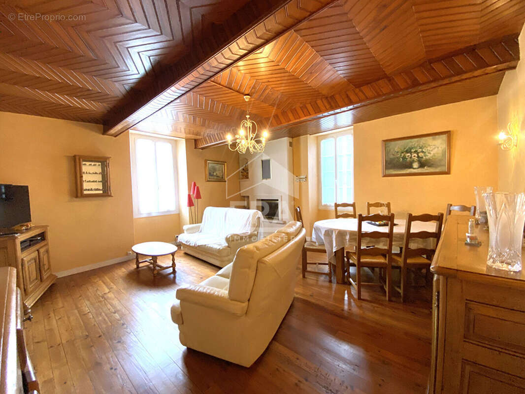 Maison à LESTELLE-BETHARRAM