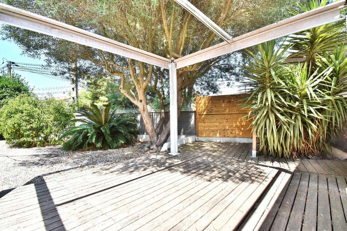 *** Villa type 5 + piscine + double garage *** - photo 15